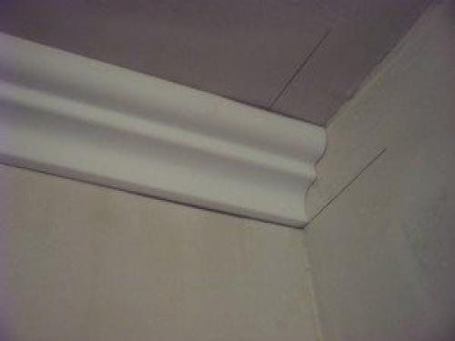 На что клеить багет на стену. Правила нарезки и стыковки