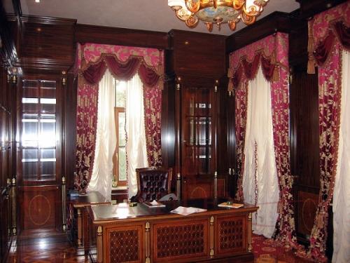 Как установить потолочный карниз трехрядный. Как повесить потолочную гардину: правила сборки и крепления