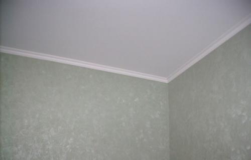 Как крепить багет к потолку. Типы потолочных багетов