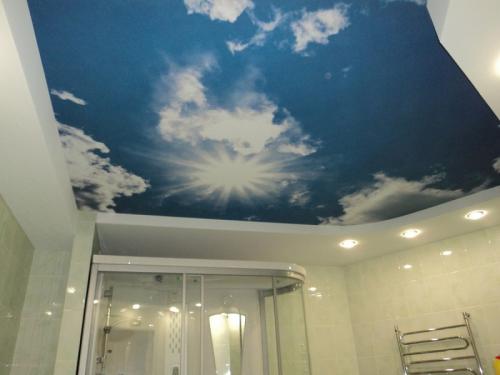 Натяжной потолок на клей в ванной. Виды полотен