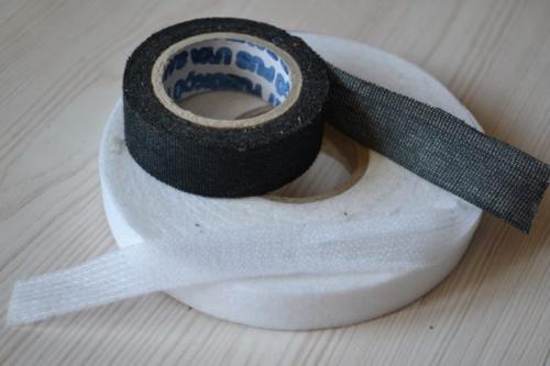 Как правильно заклеить дырку в текстильном и виниловом полотне. Как заклеить порез на куртке или пуховике?