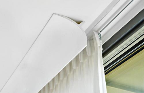 Как красиво повесить шторы на потолочный карниз. Как красиво драпировать полотнище?