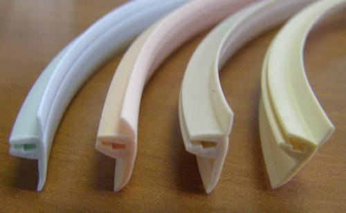 Маскировочная лента для натяжного потолка, как установить. Назначение и преимущества декоративных заглушек