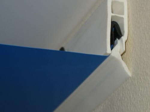 Как вставить декоративную вставку в натяжной потолок. Установка маскировочной ленты