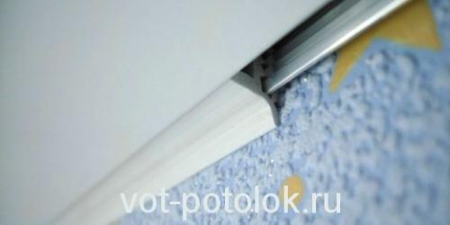 Потолочный багет для натяжных потолков –, что это такое и как выбрать