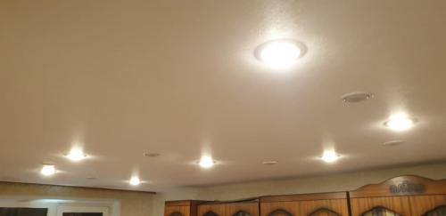 Сколько по времени займет монтаж натяжного потолка. Сколько времени занимает установка натяжного потолка 04