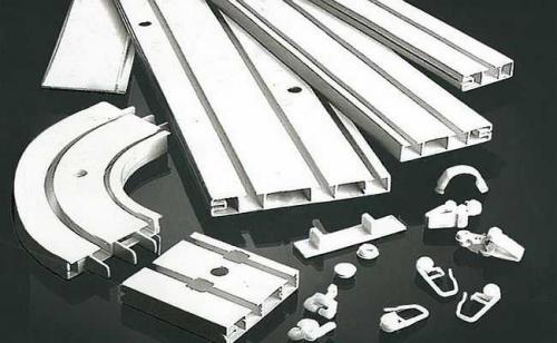 Как повесить шинный карниз на стену. Установка потолочных карнизов