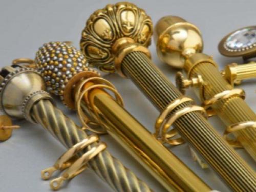 Как правильно вешать карнизы для штор относительно окна. На какой высоте от потолка правильно вешать карниз для штор 13