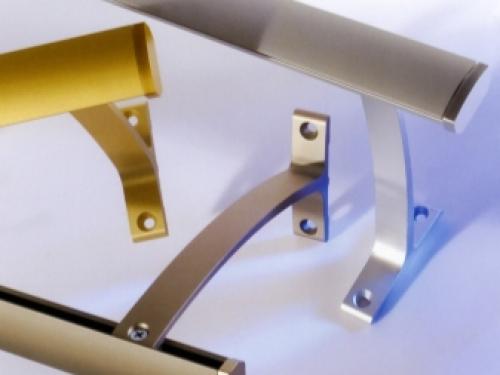 Как правильно вешать карнизы для штор относительно окна. На какой высоте от потолка правильно вешать карниз для штор 11