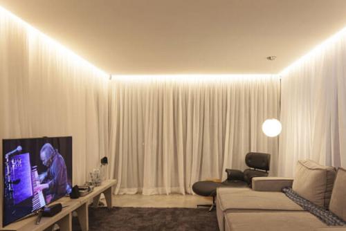 Парящий потолок минусы. Парящие натяжные потолочные системы