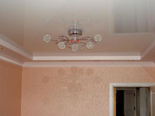 Как клеить галтели на натяжной потолок в углах. Пластиковые карнизы 08 Как клеить галтели на натяжной потолок в углах. Пластиковые карнизы 08