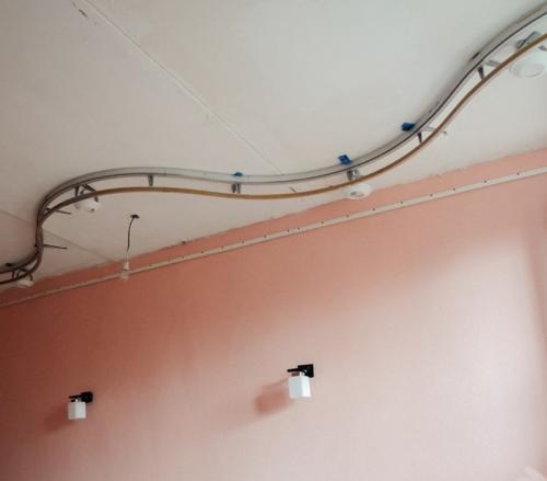 Как крепить профиль для натяжного потолка. Натяжные потолки. Как крепить багет? Советы для монтажа профиля