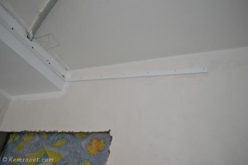 Как крепить багет для натяжных потолков. Как правильно крепить багет для натяжных потолков 03
