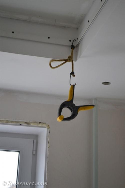 Как крепить багет для натяжного потолка. Как закрепить багет для натяжного потолка?