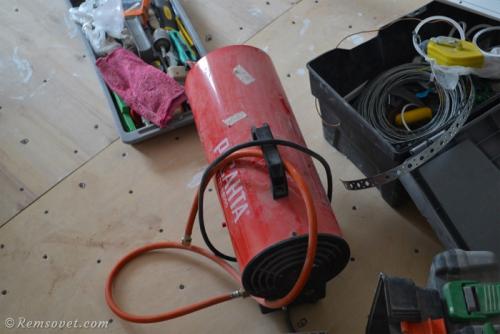 Как крепить багет для натяжных потолков. Как правильно крепить багет для натяжных потолков 01