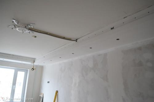 Как крепить багет для натяжного потолка. Как закрепить багет для натяжного потолка?