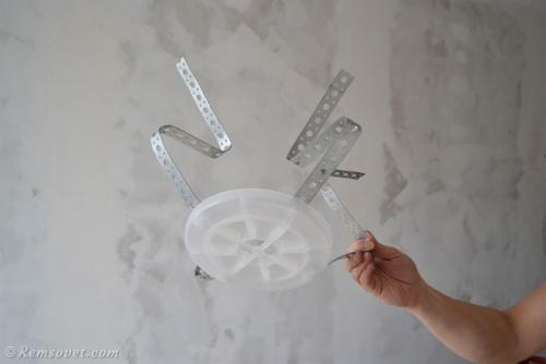 Как крепить багет для натяжных потолков. Как правильно крепить багет для натяжных потолков 11