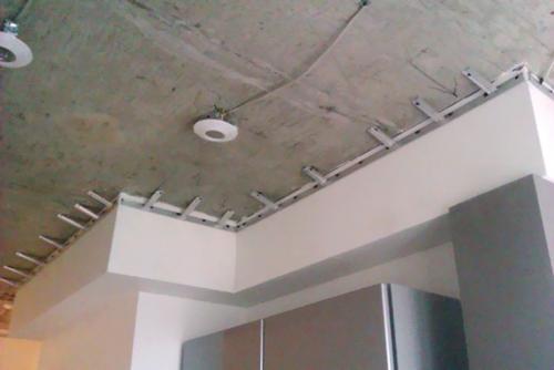 Установка алюминиевого багета и пвх для натяжных потолков. Пластиковые багеты 03