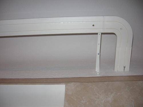 Как прикрепить багет к потолочному карнизу. Читайте также:  Шторы на двери и дверные проемы