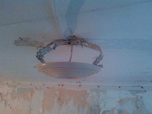 Как прикрепить светильник к натяжному потолку. Конструкция закладных