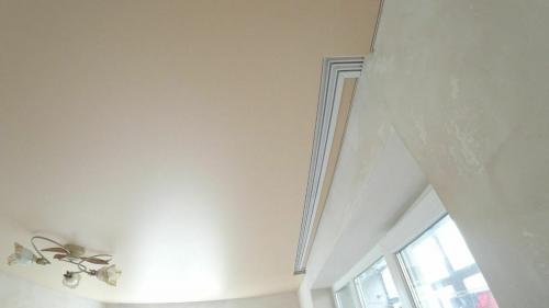 На что крепить потолочную гардину. Особенности конструкции