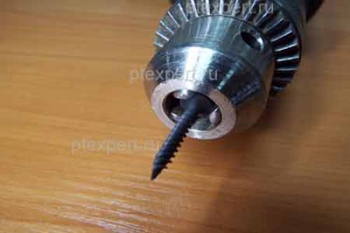 Как вкрутить саморез отверткой. Как закрутить саморез в дерево.
