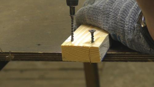 Как правильно вкрутить саморез в различные материалы. Как вкрутить саморез 13