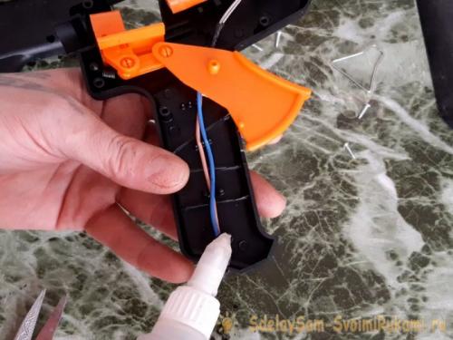 Как вкрутить шуруп в разболтанное отверстие в пластике. Восстановление сорванной резьбы