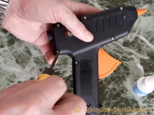 Как вкрутить шуруп в разболтанное отверстие в пластике. Восстановление сорванной резьбы