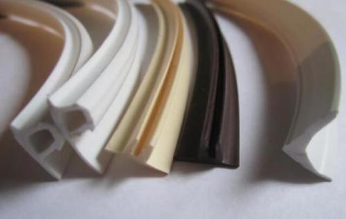 Как клеить потолочный плинтус к натяжному потолку. Установка плинтуса для натяжного потолка 05