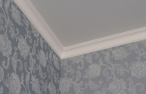 Как клеить потолочный плинтус к натяжному потолку. Установка плинтуса для натяжного потолка 06