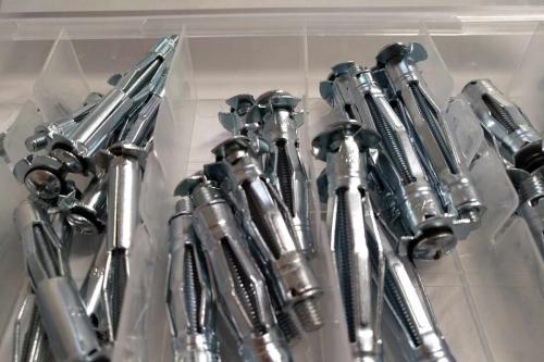 Герметик для дюбелей. Как закрепить дюбель в стене, из которой сыплется штукатурка