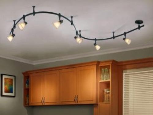 Можно ли проткнуть натяжной потолок саморезом. Можно ли сделать отверстие в натяжном потолке после установки 15 Можно ли проткнуть натяжной потолок саморезом. Можно ли сделать отверстие в натяжном потолке после установки 15