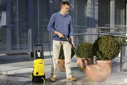 Как вкручивать саморезы в натяжной потолок. Можно ли вкрутить саморез в натяжной потолок и не испортить полотно?