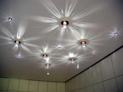 Можно ли проткнуть натяжной потолок саморезом. Можно ли сделать отверстие в натяжном потолке после установки 10 Можно ли проткнуть натяжной потолок саморезом. Можно ли сделать отверстие в натяжном потолке после установки 10