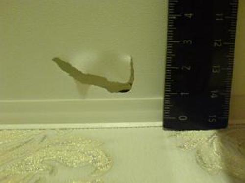 Как сделать отверстие в натяжном потолке правильно. Натяжные потолки, как разновидность отделки потолков 06