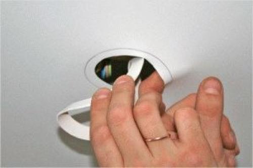 Отверстие в натяжном потолке. Натяжные потолки, как разновидность отделки потолков 11