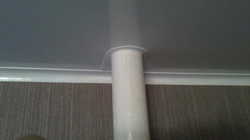 Как сделать квадратное отверстие в натяжном потолке. Как сделать отверстие в натяжном потолке?