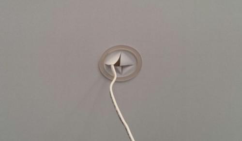 Саморез в натяжной потолок. Как вкрутить саморезы в натяжной потолок, не испортив полотно?