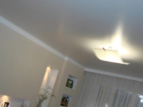 Крепление натяжного потолка к потолку. Как установить люстру –, что нужно сделать перед установкой натяжного потолка? 10 Крепление натяжного потолка к потолку. Как установить люстру –, что нужно сделать перед установкой натяжного потолка? 10