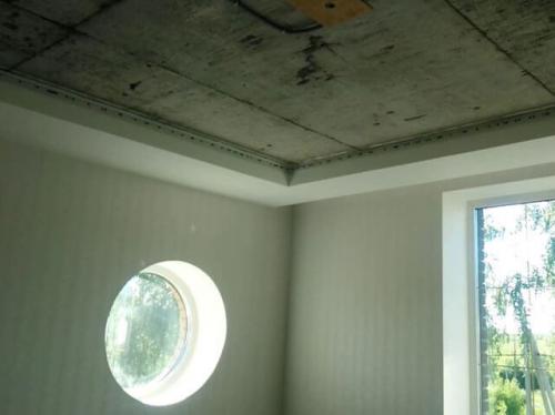 Какие саморезы и дюбеля выбрать для натяжных потолков. Подготовленная стена с использованием закладных 02