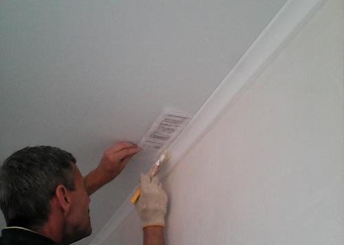Зазор между обоями и потолочным плинтусом. Какой вид изделий выбрать