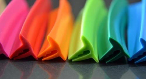 Как устранить щели между натяжным потолком и плинтусом. Нужны ли плинтуса на натяжные потолки 11 Как устранить щели между натяжным потолком и плинтусом. Нужны ли плинтуса на натяжные потолки 11