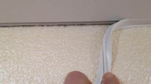 Как устранить щели между натяжным потолком и плинтусом. Нужны ли плинтуса на натяжные потолки 12 Как устранить щели между натяжным потолком и плинтусом. Нужны ли плинтуса на натяжные потолки 12