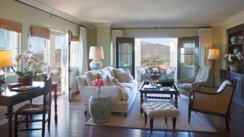 Как декорировать потолочный карниз. Декор карниза — 105 фото интересных и красивых идей украшения интерьера дизайна