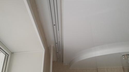 Как прикрепить карниз к потолку без дрели. Монтаж на бетонный потолок