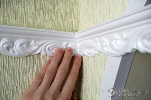 Как и чем клеить багеты на потолок. Чем приклеить багет для потолка, чтобы не отвалился 08 Как и чем клеить багеты на потолок. Чем приклеить багет для потолка, чтобы не отвалился 08
