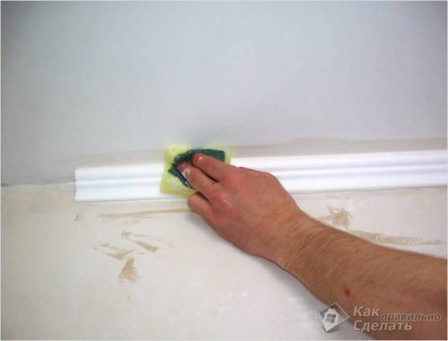 Как и чем клеить багеты на потолок. Чем приклеить багет для потолка, чтобы не отвалился 15
