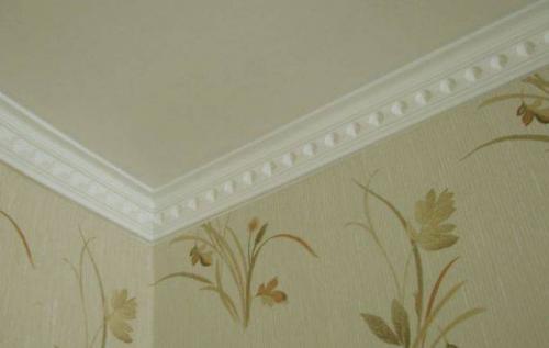 Как и чем клеить багеты на потолок. Чем приклеить багет для потолка, чтобы не отвалился