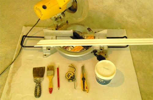 Как клеить потолочные багеты. Все о монтаже и ремонте потолков своими руками 03 Как клеить потолочные багеты. Все о монтаже и ремонте потолков своими руками 03